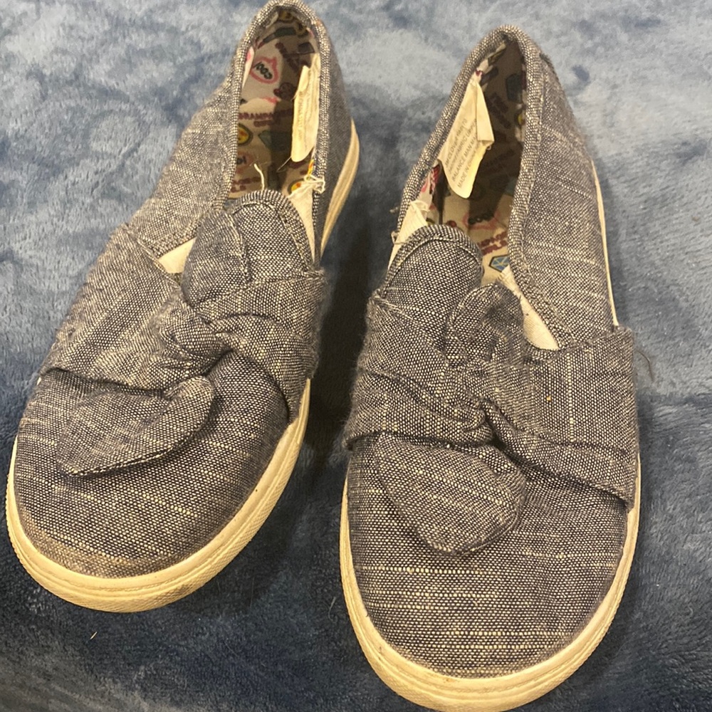 Girl sneakers